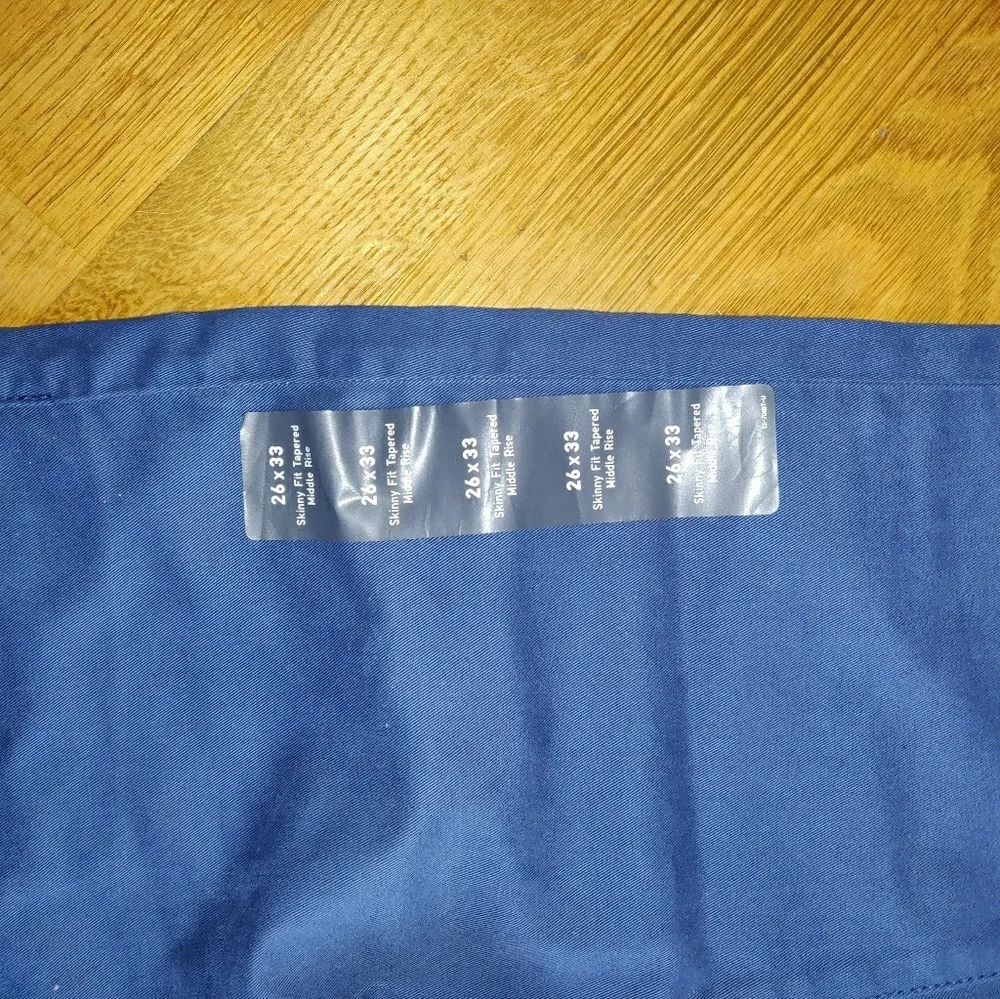 Uniqlo NWT Skinny Fit blue pants 26" X 33" - Picture 3 of 5